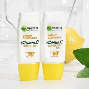 Skin Naturals Bright Complete Vitamin C Super UV Matte Spot-Proof Sunscreen SPF50+ PA+++