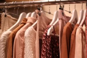 Rekomendasi Pakaian Warna yang Cocok Untuk Kulit Sawo Matang